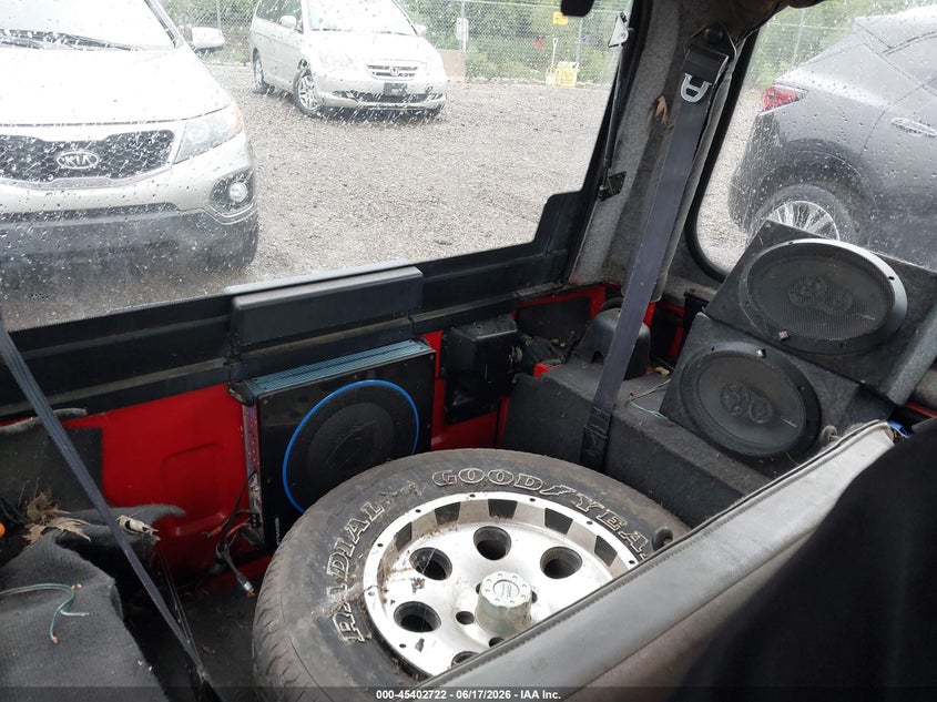 1993 Jeep Wrangler / VIN 1J4FY19P1PP207596 IAAI salvage auction — NORMAL WEAR, Clear (Illinois), sold $450 on 2026-07-18 (photo 8)