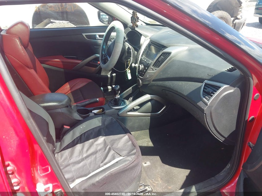 2013 Hyundai Veloster VIN KMHTC6AD3DU142653 IAAI salvage auction — NORMAL WEAR, Clear (New York), sold $250 on 2026-07-14 (photo 5)