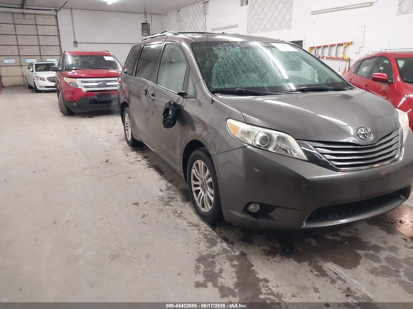 2012 Toyota Sienna VIN 5TDYK3DC2CS275650 IAAI salvage auction — SIDE, Salvage (Iowa), sold $1,050 on 2026-07-29 (photo 1)