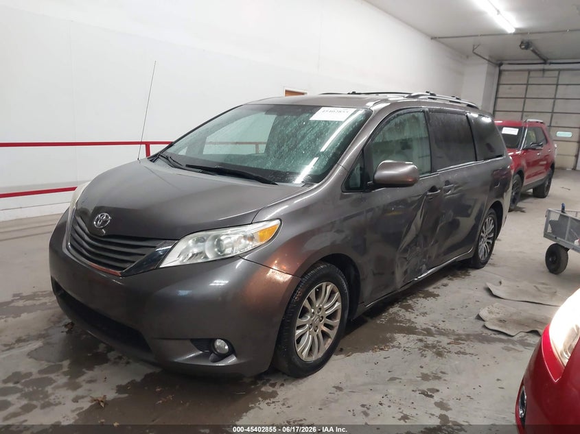 2012 Toyota Sienna VIN 5TDYK3DC2CS275650 IAAI salvage auction — SIDE, Salvage (Iowa), sold $1,050 on 2026-07-29 (photo 2)