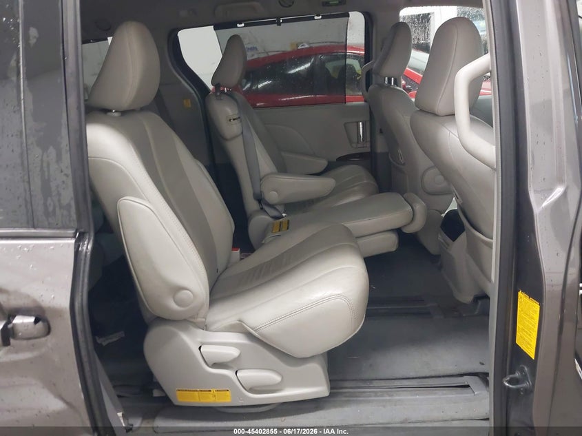 2012 Toyota Sienna VIN 5TDYK3DC2CS275650 IAAI salvage auction — SIDE, Salvage (Iowa), sold $1,050 on 2026-07-29 (photo 8)