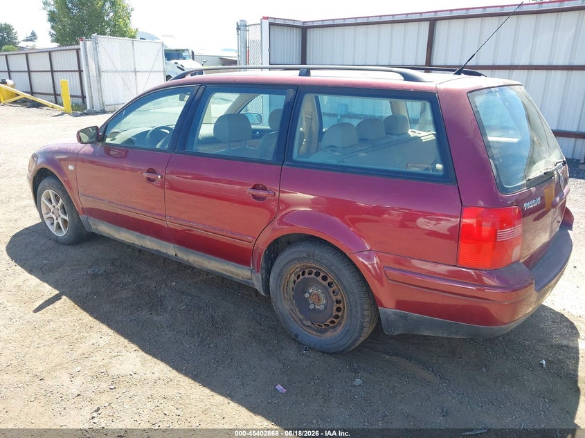 2000 Volkswagen Passat VIN WVWRH23B4YE395730 IAAI salvage auction — NORMAL WEAR, Clear (Washington), sold $300 on 2026-07-14 (photo 3)