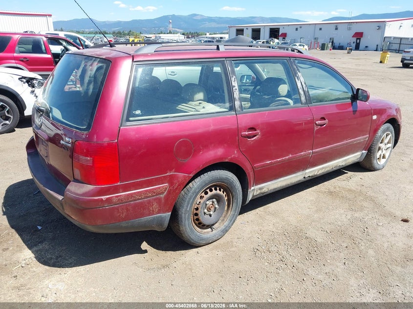 2000 Volkswagen Passat VIN WVWRH23B4YE395730 IAAI salvage auction — NORMAL WEAR, Clear (Washington), sold $300 on 2026-07-14 (photo 4)
