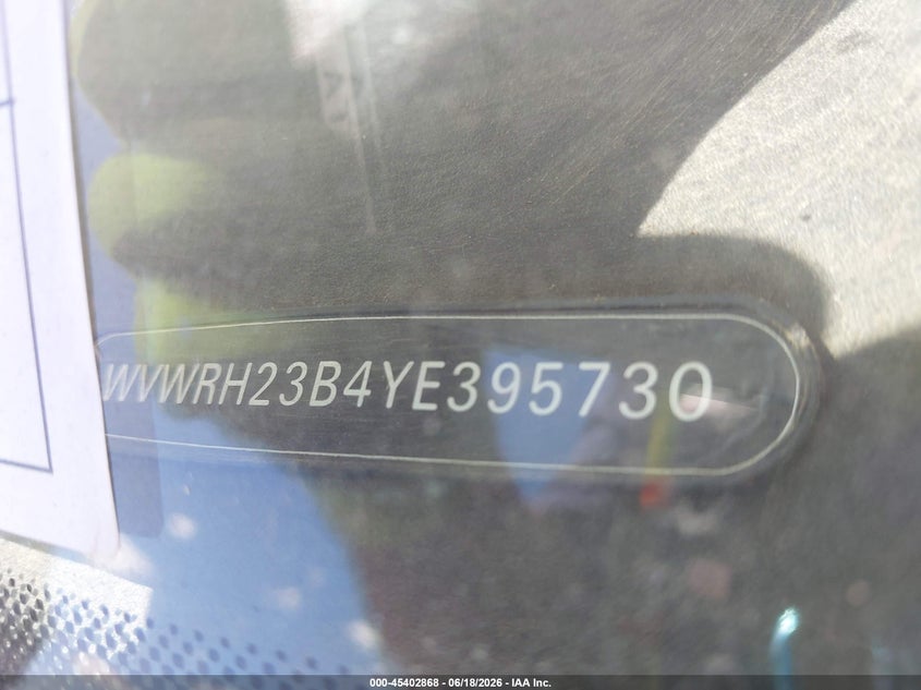 2000 Volkswagen Passat VIN WVWRH23B4YE395730 IAAI salvage auction — NORMAL WEAR, Clear (Washington), sold $300 on 2026-07-14 (photo 9)