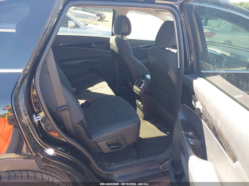 2016 Kia Sorento VIN 5XYPGDA54GG090009 IAAI salvage auction — NORMAL WEAR, Clear (Virginia), sold $2,175 on 2026-07-15 (photo 8)