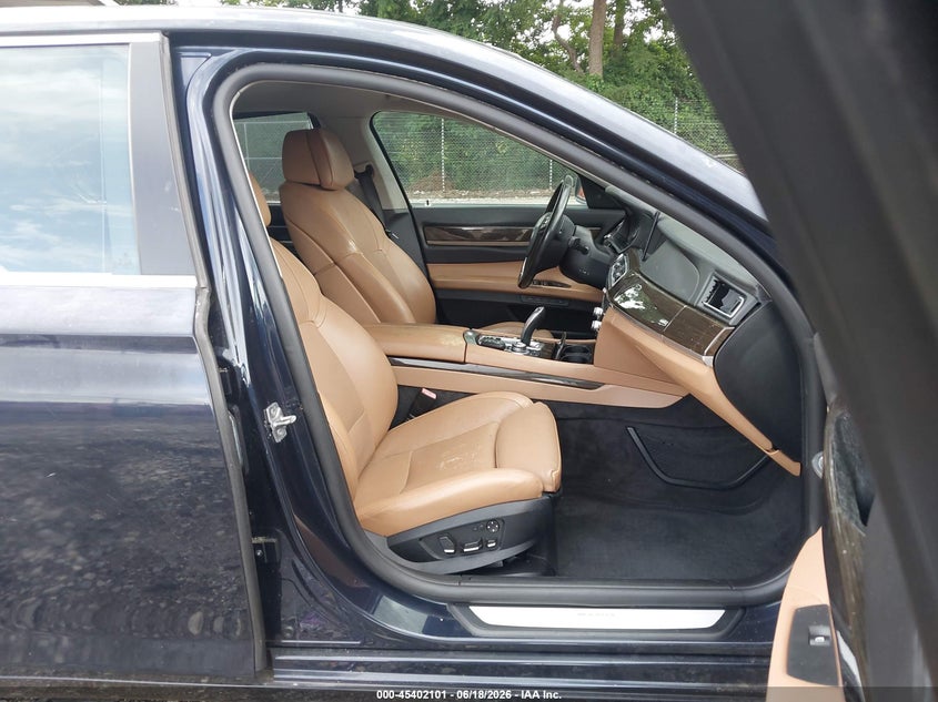 2011 BMW 7 series VIN WBAKC8C52BC433064 IAAI salvage auction — NORMAL WEAR, Clear (Montana), sold $425 on 2026-07-31 (photo 5)