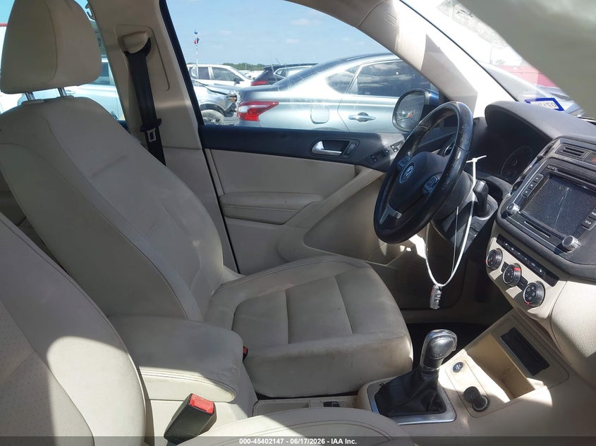 2014 Volkswagen Tiguan VIN WVGAV3AX3EW522320 IAAI salvage auction — RIGHT SIDE, Salvage (Texas), sold $600 on 2026-08-18 (photo 5)