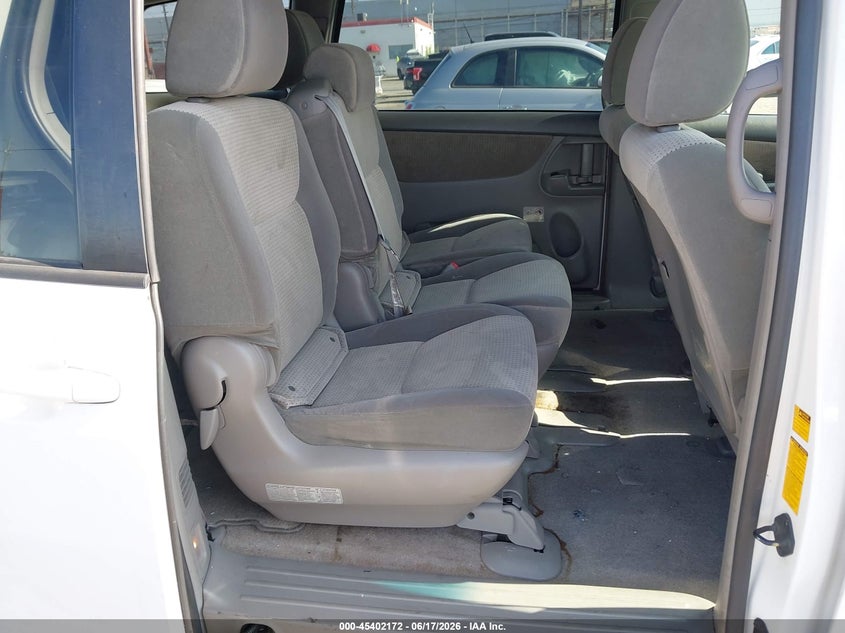 2010 Toyota Sienna VIN 5TDKK4CC4AS300350 IAAI salvage auction — NORMAL WEAR, Clear - Dealer Only (California), sold $675 on 2026-07-07 (photo 8)