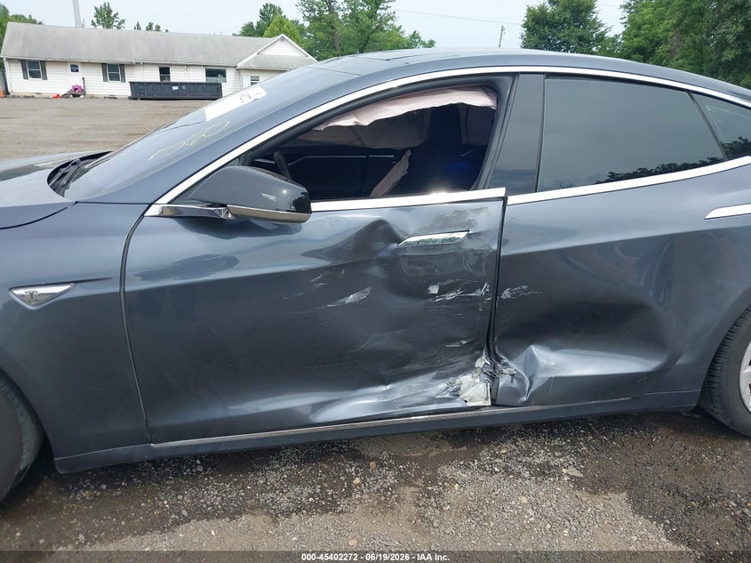2016 Tesla Model s VIN 5YJSA1E23GF145311 IAAI salvage auction — SIDE, Salvage Title, sold $3,800 on 2026-07-31 (photo 6)