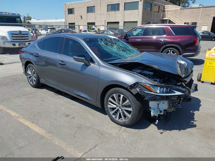2021 Lexus ES VIN 58ACA1C1XMU005181 IAAI salvage auction — FRONT & REAR, Salvage Title, sold $7,300 on 2026-08-24 (photo 1)