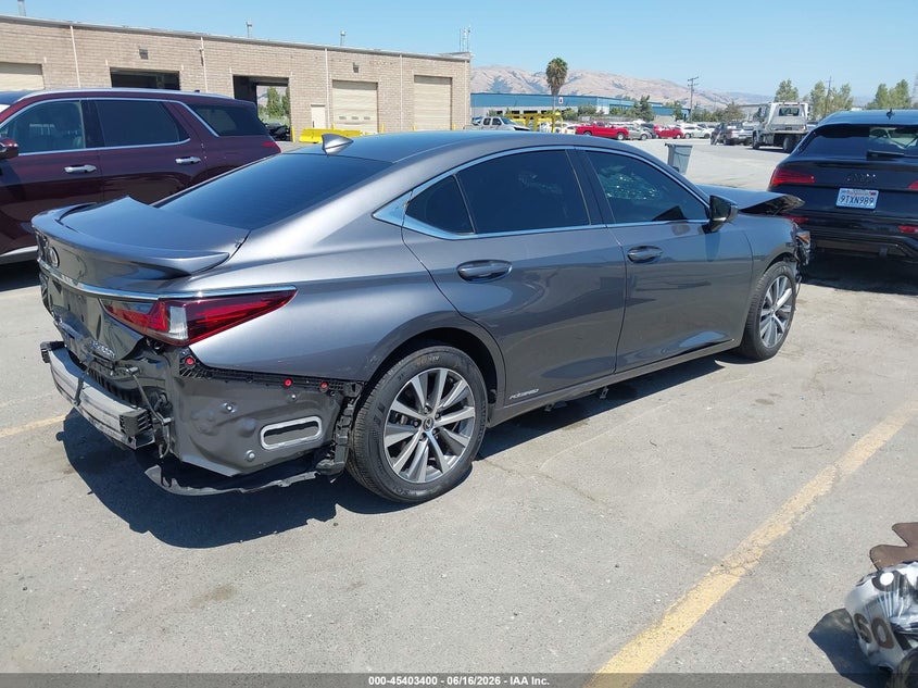 2021 Lexus ES VIN 58ACA1C1XMU005181 IAAI salvage auction — FRONT & REAR, Salvage Title, sold $7,300 on 2026-08-24 (photo 4)