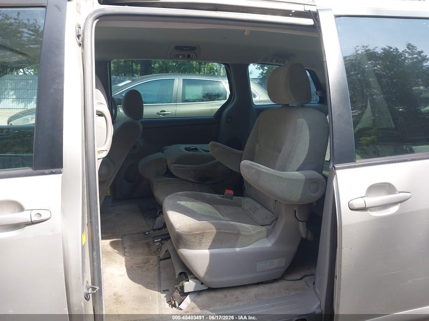 2006 Toyota Sienna VIN 5TDZA23C16S523717 IAAI salvage auction — FRONT & REAR, Clear (New Jersey), sold $950 on 2026-07-12 (photo 8)