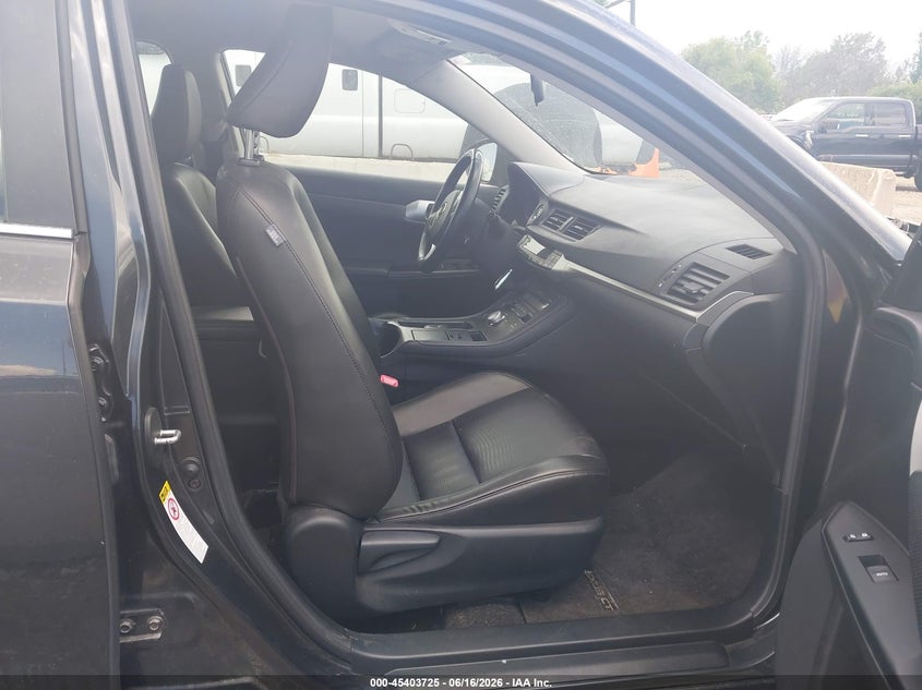 2011 Lexus Ct 200h VIN JTHKD5BH6B2032860 IAAI salvage auction — NORMAL WEAR, Clear-Endorsement (Wisconsin), sold $1,825 on 2026-07-09 (photo 5)