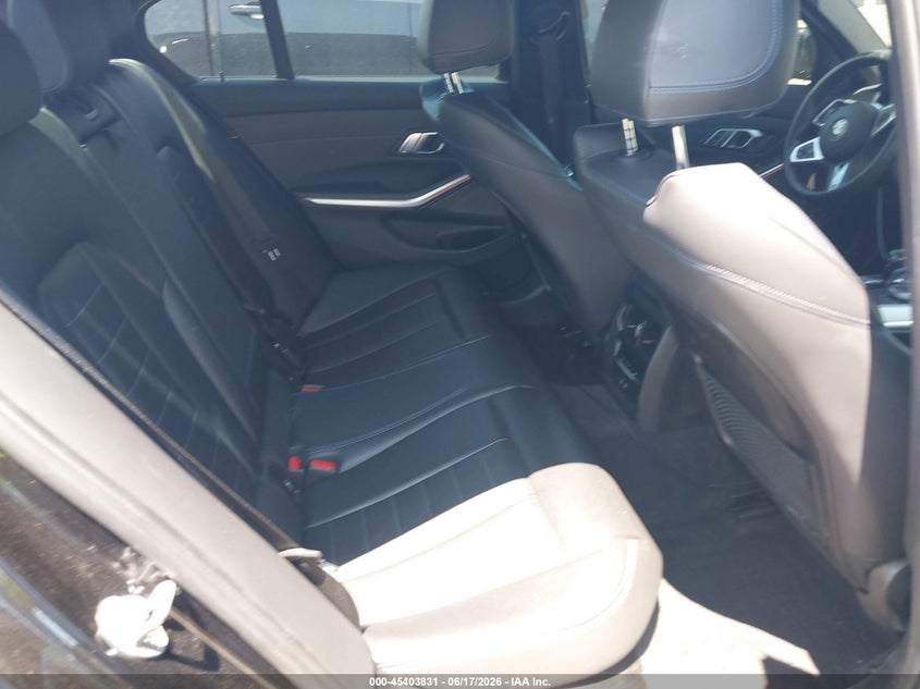 2021 BMW VIN 3MW5U9J07M8B59684 IAAI salvage auction — RIGHT SIDE, Salvage Title, sold $20,200 on 2026-08-25 (photo 8)