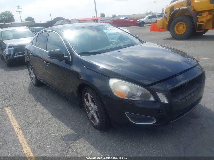 2013 Volvo S60 VIN YV1612FS6D2201644 IAAI salvage auction — LEFT FRONT, Salvage Title, sold $375 on 2026-07-20 (photo 1)