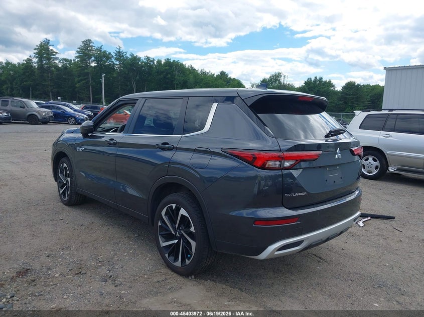 2025 Mitsubishi Outlander VIN JA4T5VA90SZ002395 IAAI salvage auction — FRONT END, Salvage (Idaho), sold $10,900 on 2026-07-31 (photo 3)