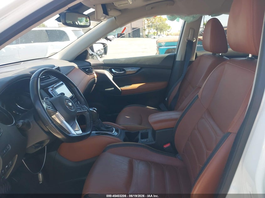 2017 Nissan Rogue VIN JN8AT2MT1HW383102 IAAI salvage auction — RIGHT SIDE, Salvage (California), sold $3,100 on 2026-07-29 (photo 5)
