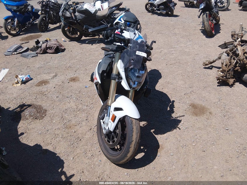 2022 BMW S 1000 VIN WB10E5305N6F54780 IAAI salvage auction — FRONT END, Salvage (Arizona), sold $7,850 on 2026-07-07 (photo 5)