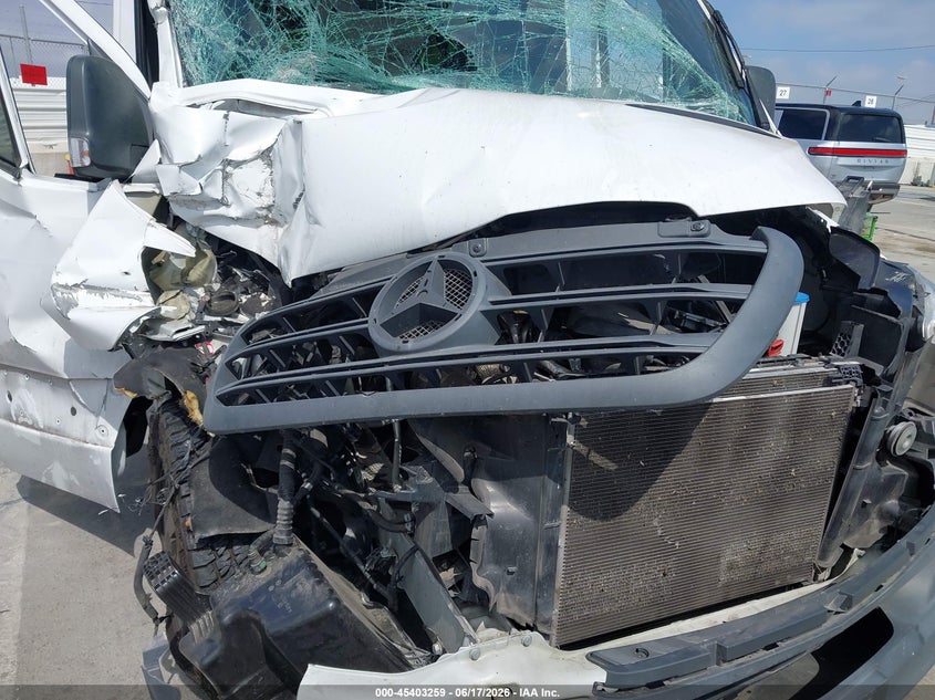 2023 Mercedes-benz Sprinter VIN W1Y4NCHY0PT126118 IAAI salvage auction — RIGHT SIDE, Salvage (California), sold $3,350 on 2026-08-28 (photo 6)