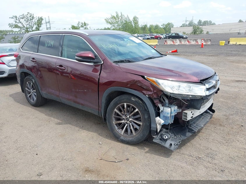 2019 Toyota Highlander VIN 5TDJZRFH7KS710718 IAAI salvage auction — FRONT END, Mv-907A (New York), sold $13,975 on 2026-07-07 (photo 1)