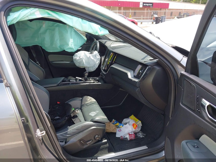 2020 Volvo Xc60 VIN YV4102DM1L1500452 IAAI salvage auction — BIOHAZARD/CHEMICAL, Salvage Title, sold $1,350 on 2026-08-13 (photo 5)