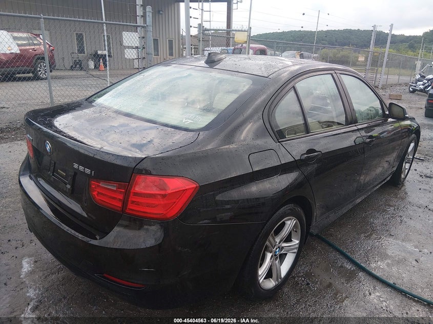 2013 BMW 3er VIN WBA3B5G59DNS03948 IAAI salvage auction — FRONT END, Salvage (West Virginia), sold $1,000 on 2026-07-30 (photo 4)