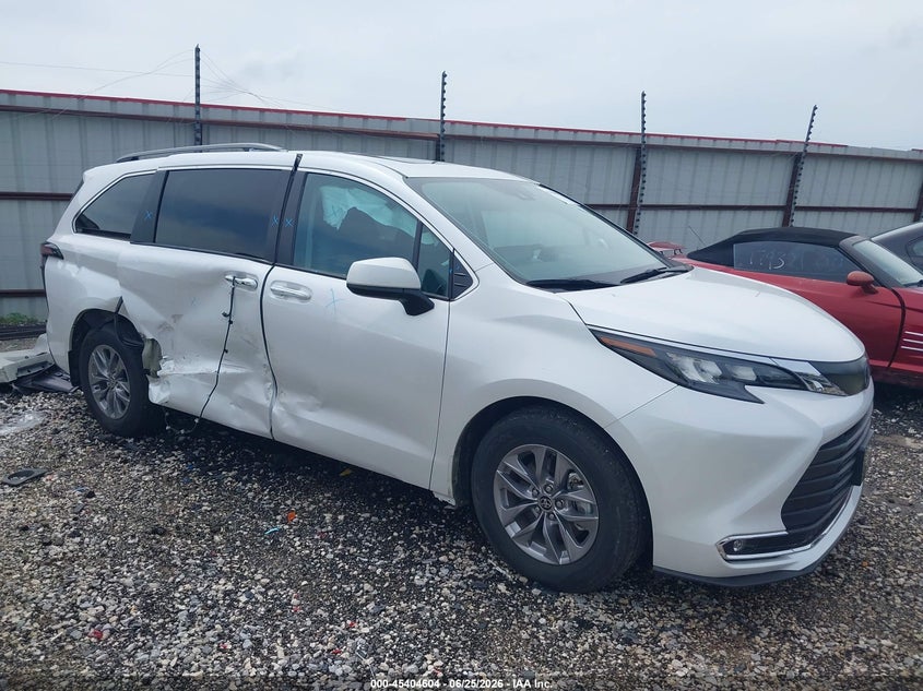 2024 Toyota Sienna VIN 5TDJSKFC9RS136598 IAAI salvage auction — SIDE, Salvage (Arkansas), sold $16,200 on 2026-07-30 (photo 1)