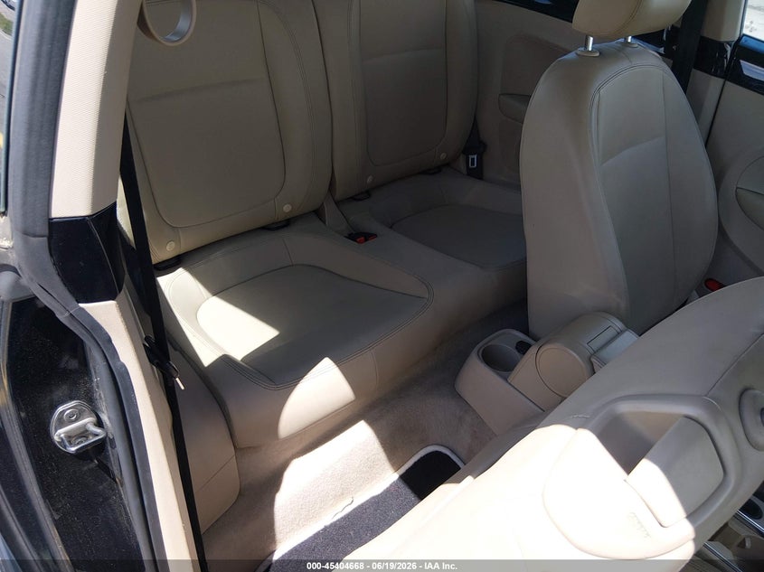 2013 Volkswagen Beetle VIN 3VWJP7AT6DM683517 IAAI salvage auction — NORMAL WEAR, Clear (South Carolina), sold $900 on 2026-07-20 (photo 8)