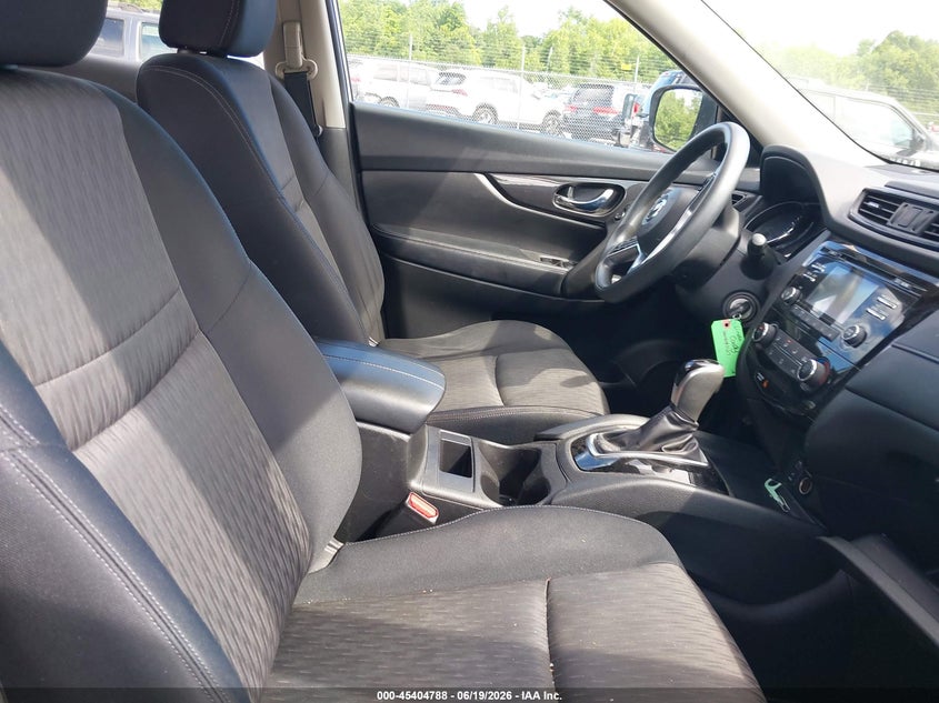 2017 Nissan Rogue VIN JN8AT2MTXHW141232 IAAI salvage auction — RIGHT SIDE, Salvage (Connecticut), sold $875 on 2026-07-09 (photo 5)
