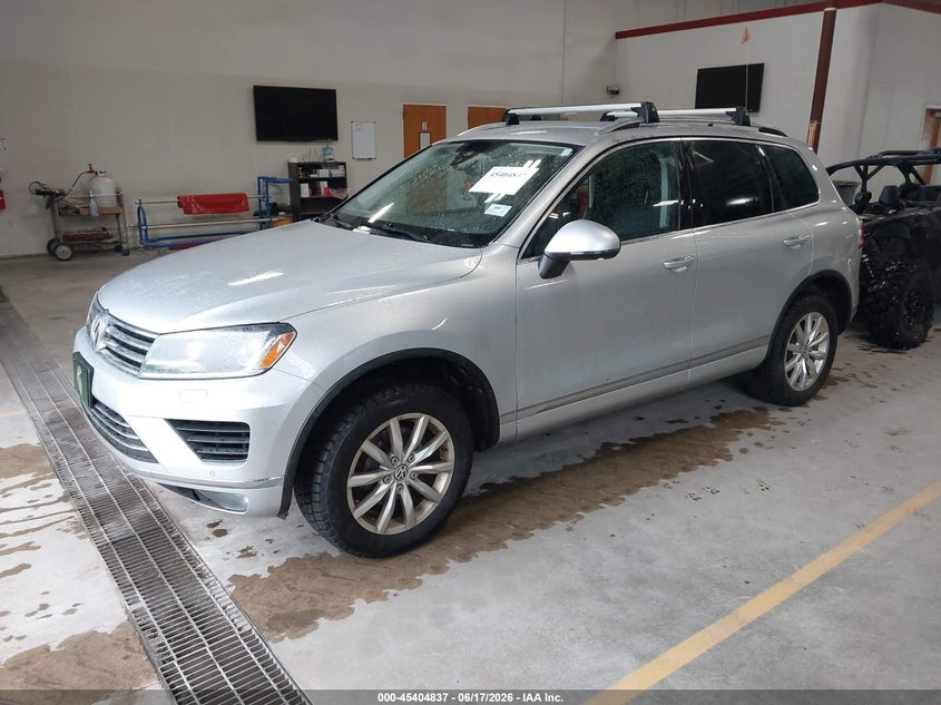2016 Volkswagen Touareg VIN WVGEF9BP2GD004200 IAAI salvage auction — NORMAL WEAR, Clear (Michigan), sold $775 on 2026-07-13 (photo 2)
