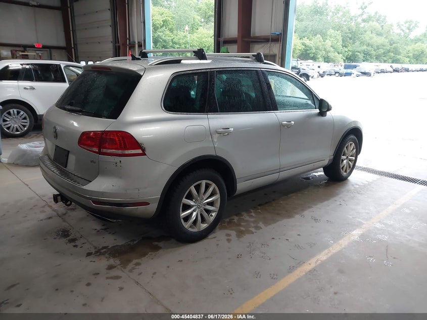 2016 Volkswagen Touareg VIN WVGEF9BP2GD004200 IAAI salvage auction — NORMAL WEAR, Clear (Michigan), sold $775 on 2026-07-13 (photo 4)