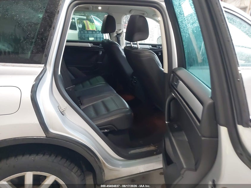 2016 Volkswagen Touareg VIN WVGEF9BP2GD004200 IAAI salvage auction — NORMAL WEAR, Clear (Michigan), sold $775 on 2026-07-13 (photo 8)