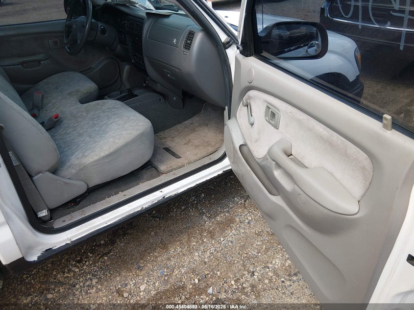 2002 Toyota Tacoma VIN 5TENL42N52Z031292 IAAI salvage auction — NORMAL WEAR, Clear (Minnesota), sold $25 on 2026-07-29 (photo 5)