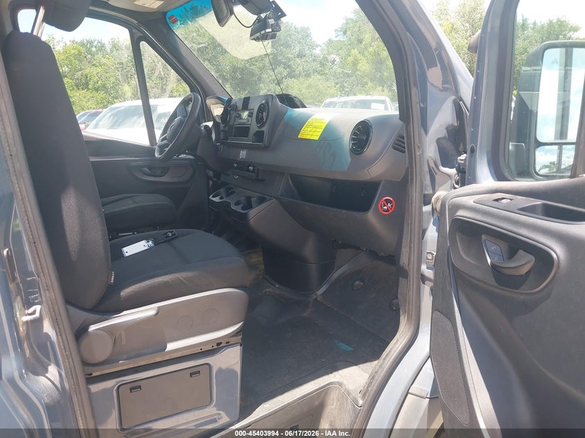 2019 Mercedes-benz Sprinter VIN WD4PF0CD7KP104626 IAAI salvage auction — FRONT & REAR, Clear (Texas), sold $12,750 on 2026-07-13 (photo 5)