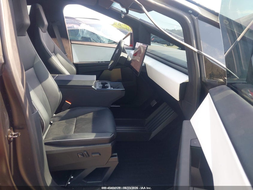 2024 Tesla Cybertruck VIN 7G2CEHED8RA001642 IAAI salvage auction — RIGHT SIDE, Salvage Title, sold $19,100 on 2026-08-20 (photo 5)