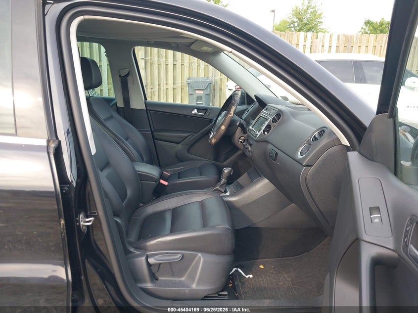 2012 Volkswagen Tiguan VIN WVGBV7AX9CW541012 IAAI salvage auction — NORMAL WEAR, Clear (Virginia), sold $300 on 2026-07-13 (photo 5)
