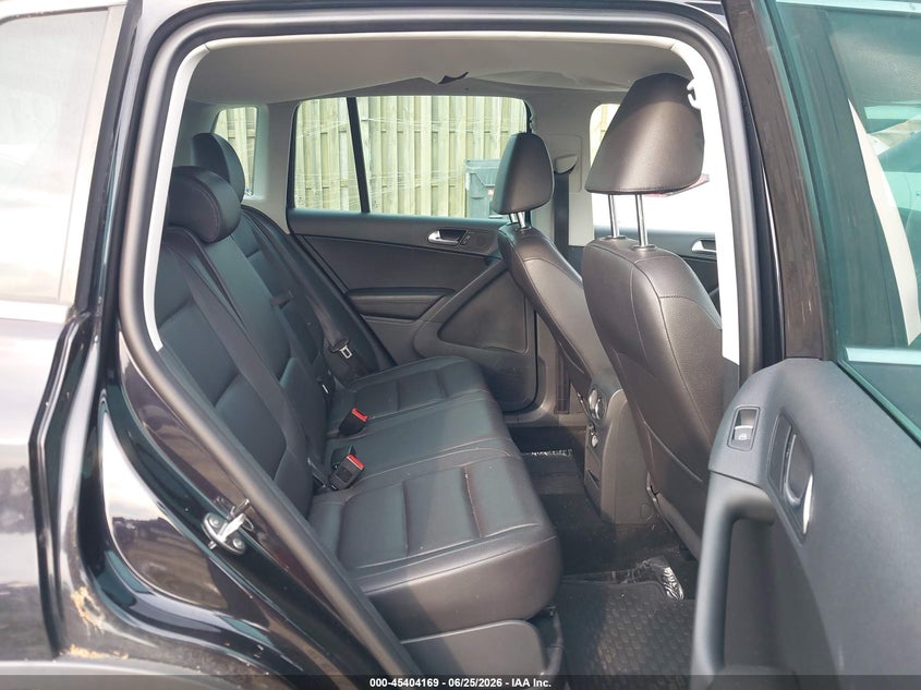 2012 Volkswagen Tiguan VIN WVGBV7AX9CW541012 IAAI salvage auction — NORMAL WEAR, Clear (Virginia), sold $300 on 2026-07-13 (photo 8)