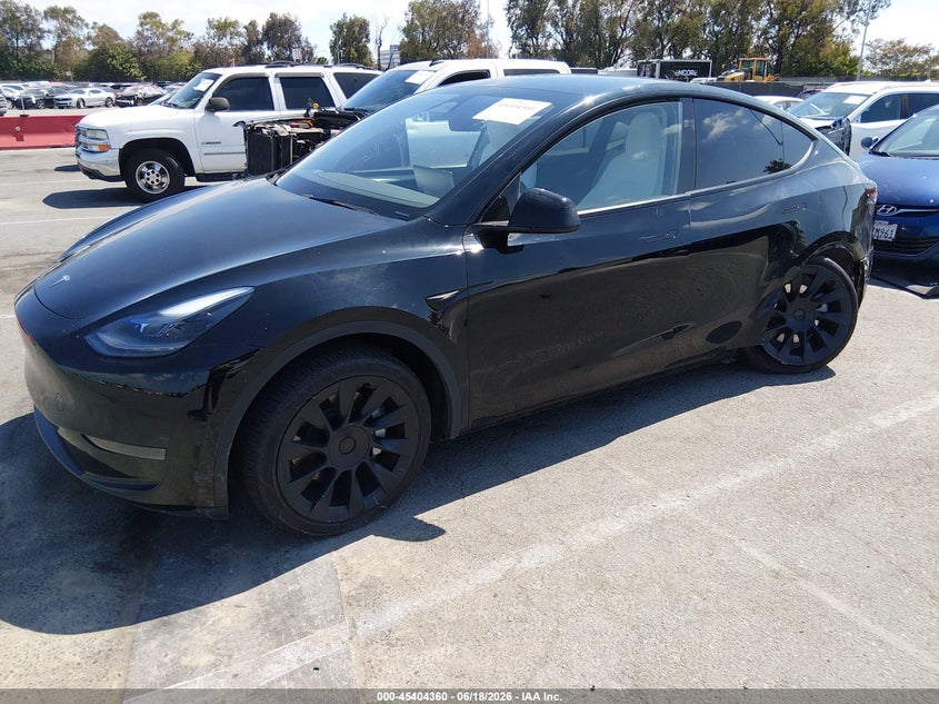 2024 Tesla Model y VIN 7SAYGDED3RF025168 IAAI salvage auction — REAR END, Salvage Title, sold $8,100 on 2026-07-31 (photo 2)
