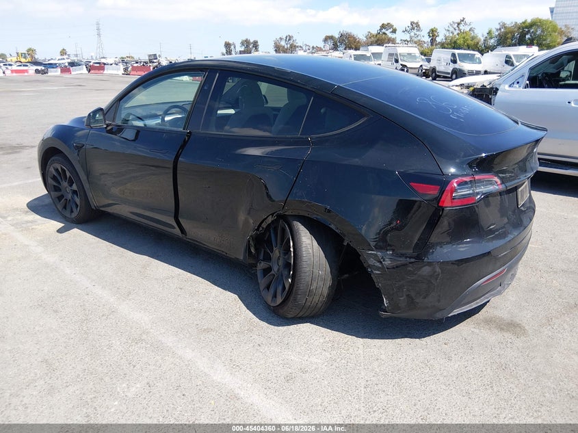 2024 Tesla Model y VIN 7SAYGDED3RF025168 IAAI salvage auction — REAR END, Salvage Title, sold $8,100 on 2026-07-31 (photo 3)