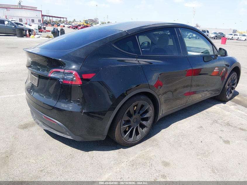 2024 Tesla Model y VIN 7SAYGDED3RF025168 IAAI salvage auction — REAR END, Salvage Title, sold $8,100 on 2026-07-31 (photo 4)