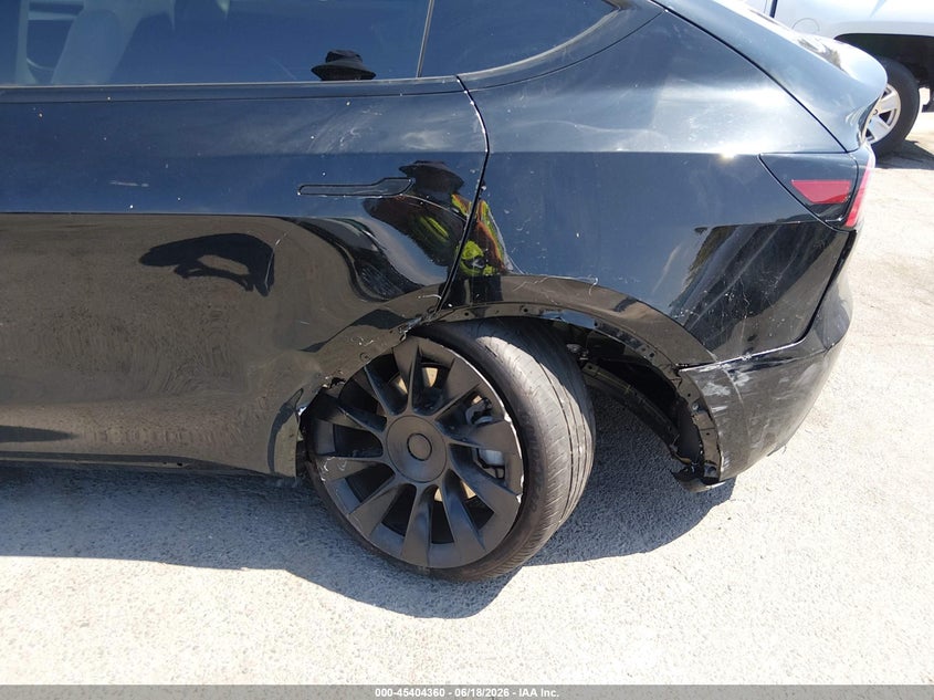2024 Tesla Model y VIN 7SAYGDED3RF025168 IAAI salvage auction — REAR END, Salvage Title, sold $8,100 on 2026-07-31 (photo 6)