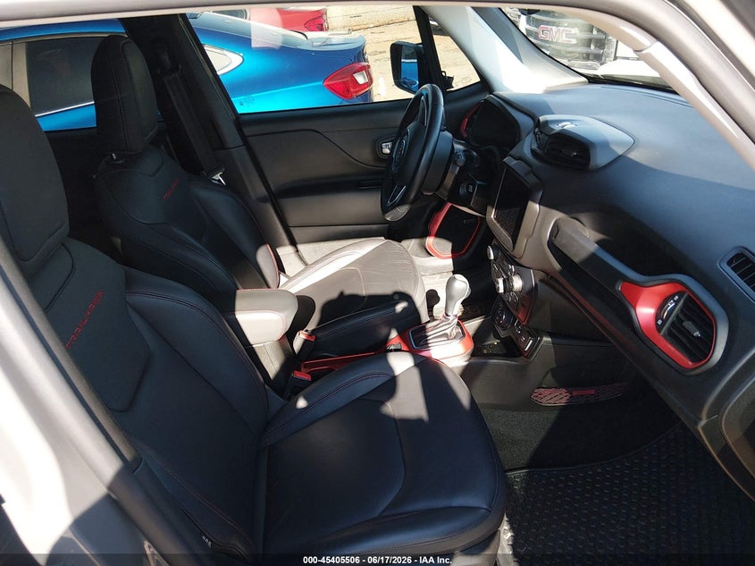 2021 Jeep Renegade VIN ZACNJDC11MPM41907 IAAI salvage auction — SIDE, Salvage Title, sold $5,800 on 2026-07-26 (photo 5)
