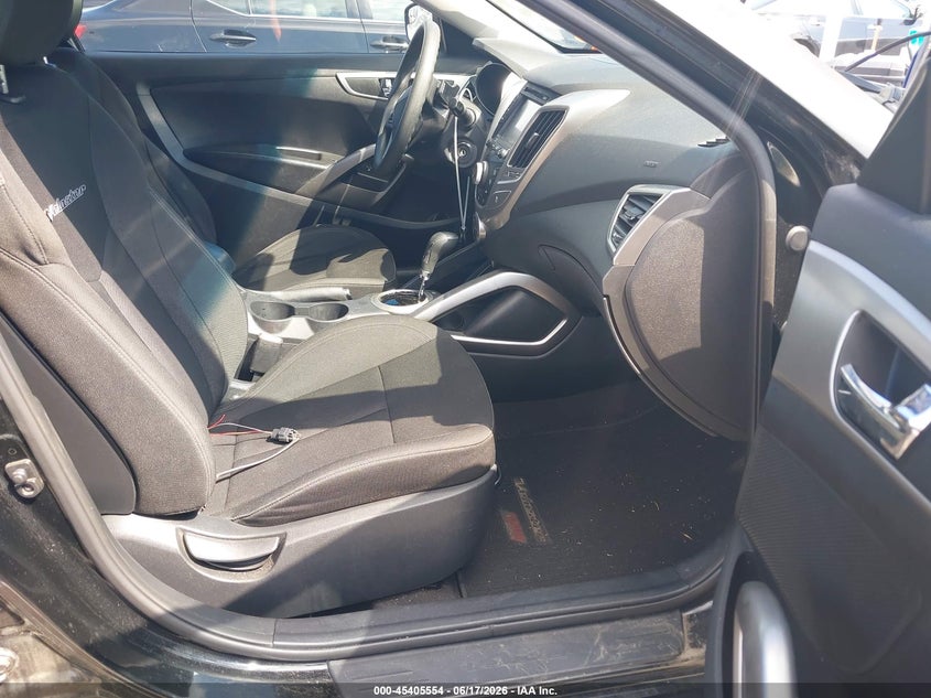 2016 Hyundai Veloster VIN KMHTC6AD5GU274687 IAAI salvage auction — REAR END, Salvage (Georgia), sold $500 on 2026-07-28 (photo 5)