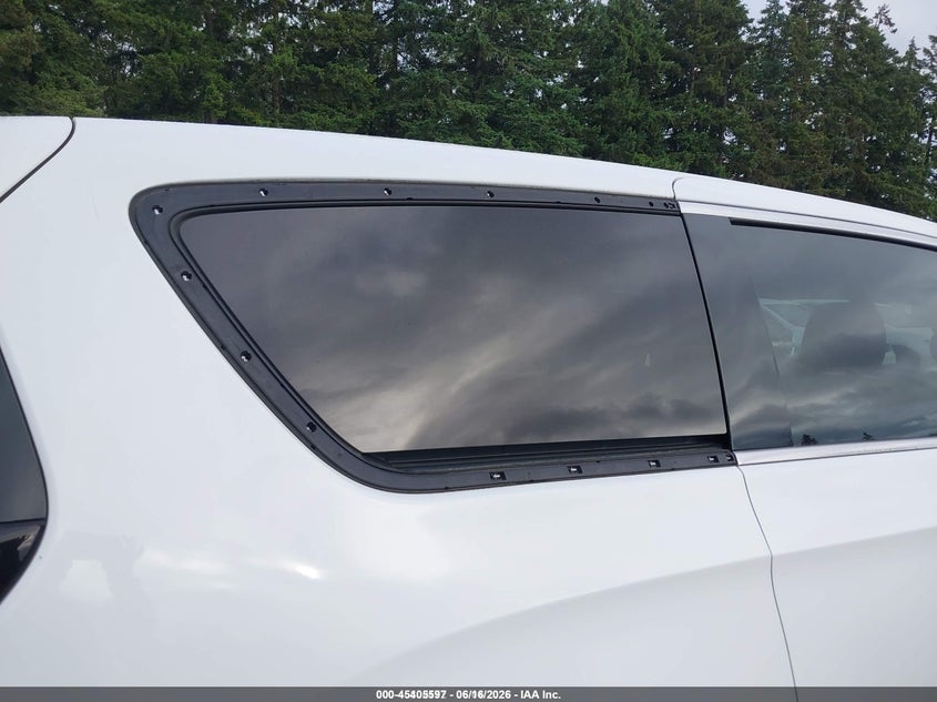 2020 Chrysler Voyager VIN 2C4RC1CG7LR237639 IAAI salvage auction — NORMAL WEAR, Sf97 (Washington), sold $9,725 on 2026-07-29 (photo 6)
