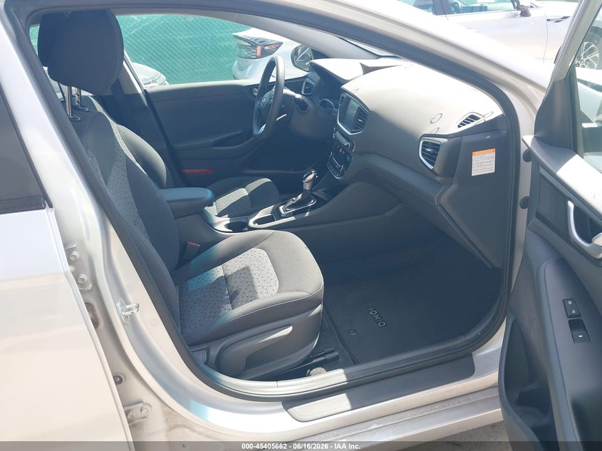 2019 Hyundai Ioniq hybrid VIN KMHC65LC0KU159154 IAAI salvage auction — NORMAL WEAR, Sf97 (Texas), sold $8,100 on 2026-08-04 (photo 5)