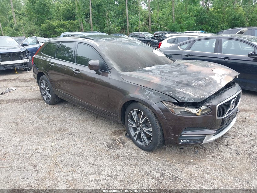 2017 Volvo V90 cross country VIN YV4A22NL7H1000934 IAAI salvage auction — ENGINE BURN, Salvage Title, sold $25 on 2026-07-21 (photo 1)