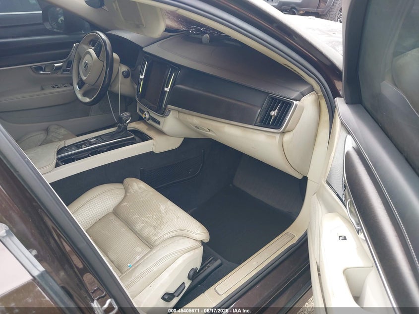2017 Volvo V90 cross country VIN YV4A22NL7H1000934 IAAI salvage auction — ENGINE BURN, Salvage Title, sold $25 on 2026-07-21 (photo 5)