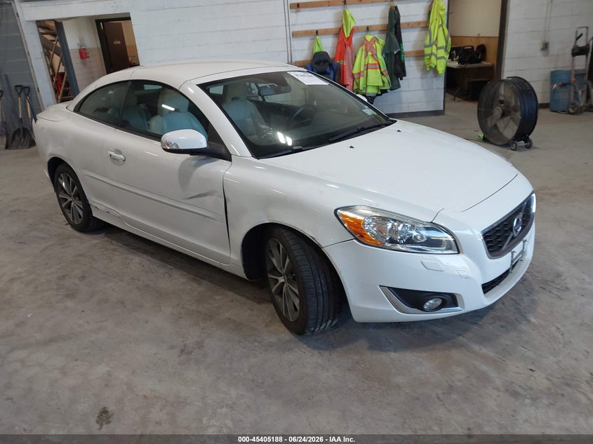 2013 Volvo C70 VIN YV1672MCXDJ144123 IAAI salvage auction — SUSPENSION, Salvage Title, sold $1,400 on 2026-07-22 (photo 1)