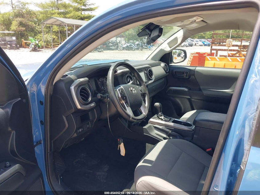 2019 Toyota Tacoma VIN 5TFCZ5AN7KX179495 IAAI salvage auction — ROOF, Salvage (Pennsylvania), sold $11,200 on 2026-07-08 (photo 5)