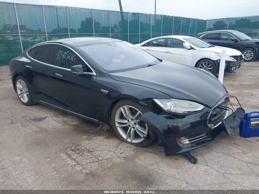 2015 Tesla Model s VIN 5YJSA1E28FF103716 IAAI salvage auction — RIGHT FRONT, Salvage Title, sold $925 on 2026-07-21 (photo 1)